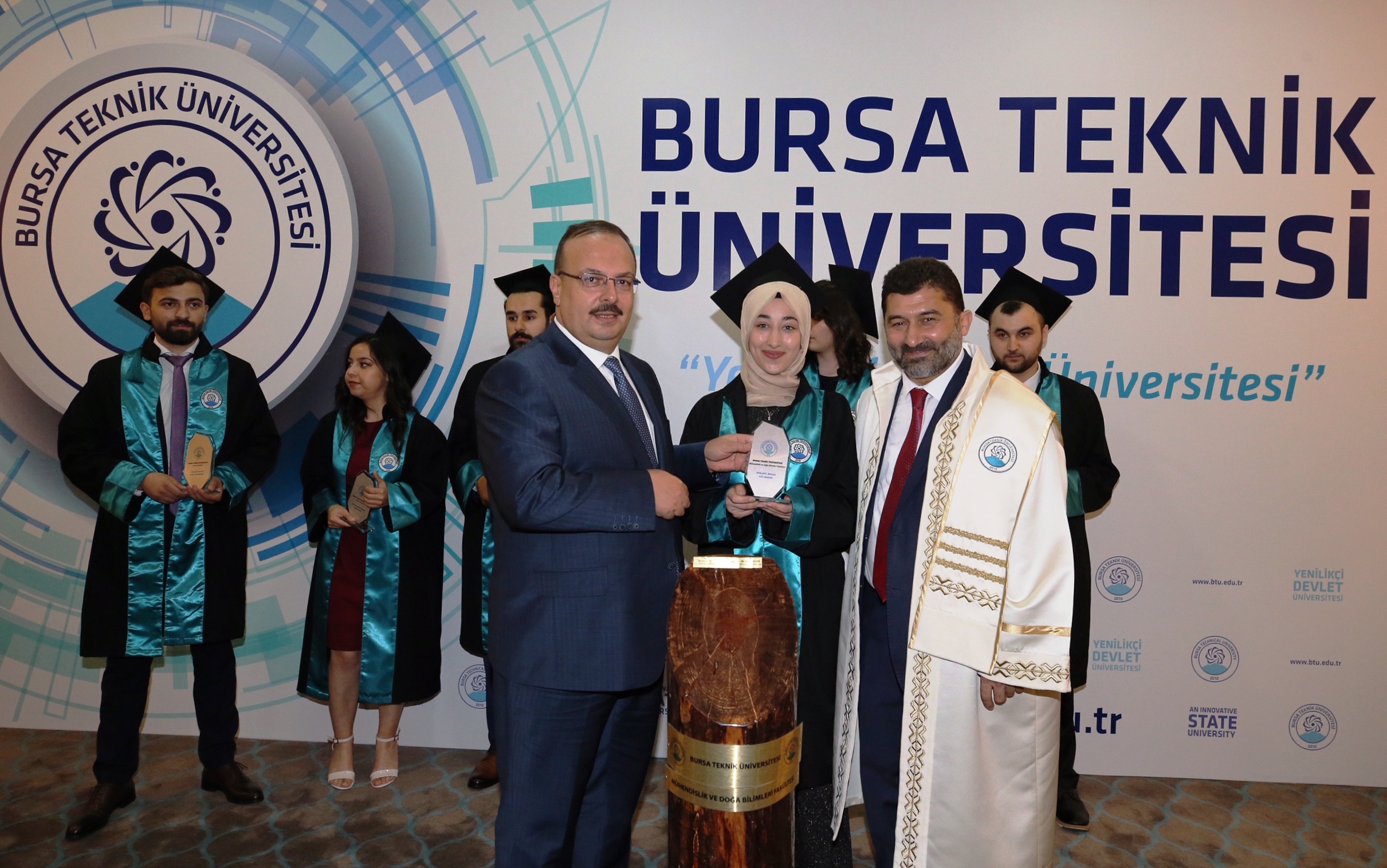 vali canbolat bursa teknik universitesi mezunlarinin heyecanina ortak oldu