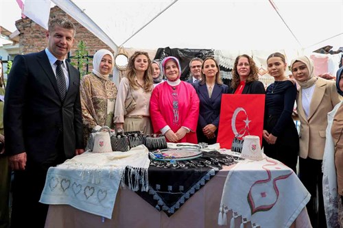 Uzm. Dr. Dilek Didem Ayyıldız Hanımefendi, Hayat Boyu Öğrenme Haftası Etkinlikleri Kapsamında "Yıl Sonu Sergisi"nin Açılışına Katıldı